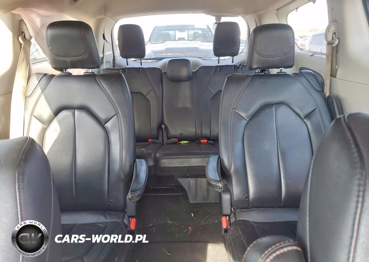 2020 Chrysler Pacifica Touring L VIN:2C4RC1BGXLR140050 - 10