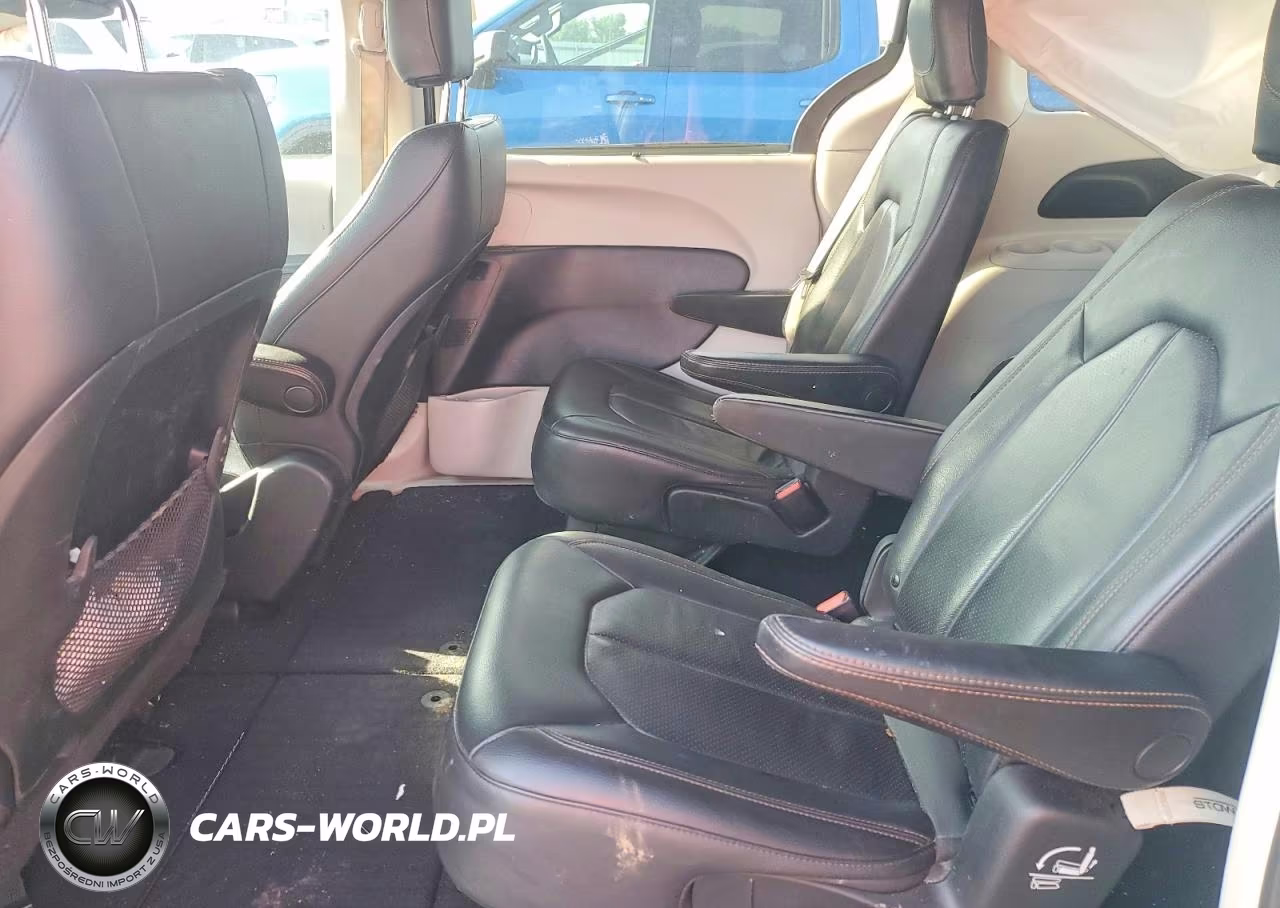 2020 Chrysler Pacifica Touring L VIN:2C4RC1BGXLR140050 - 11