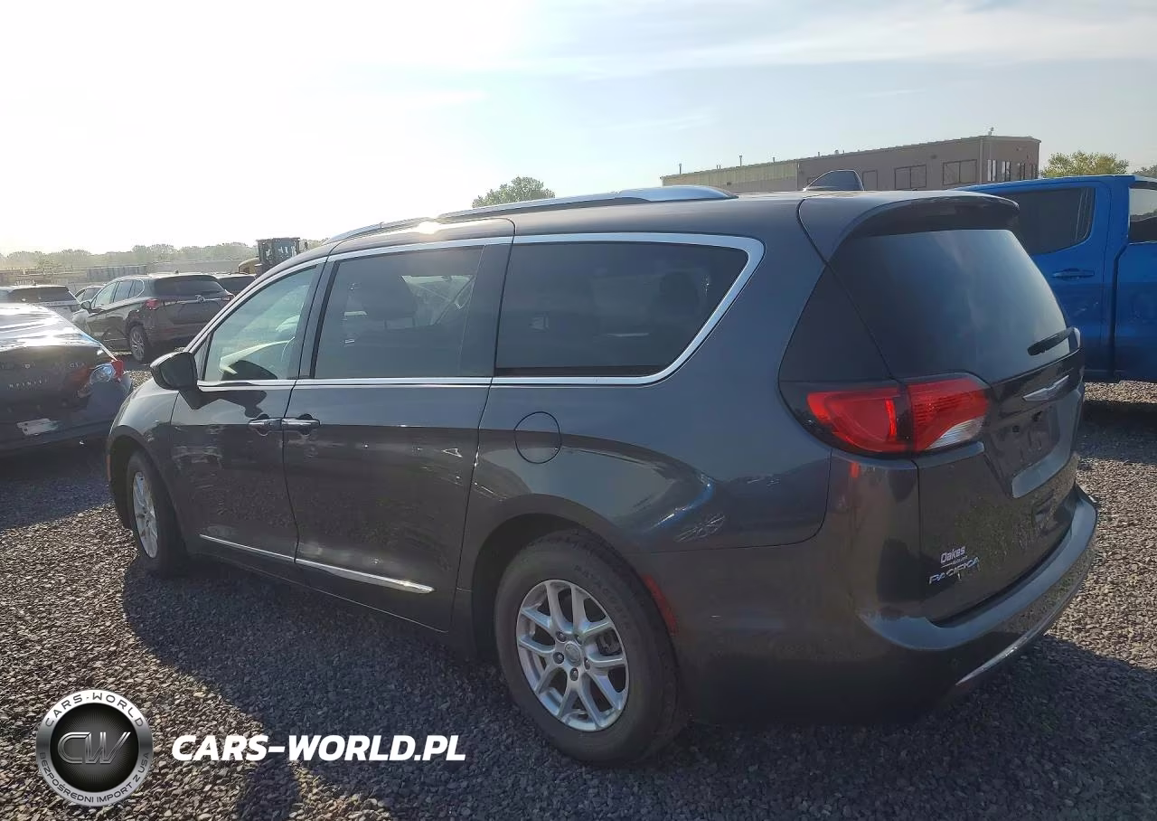 2020 Chrysler Pacifica Touring L VIN:2C4RC1BGXLR140050 - 2