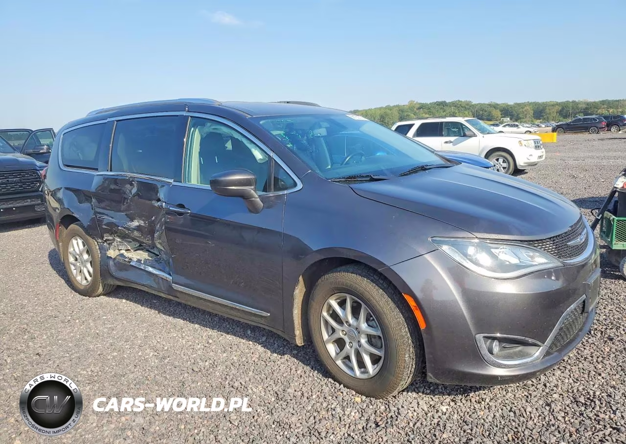 2020 Chrysler Pacifica Touring L VIN:2C4RC1BGXLR140050 - 4