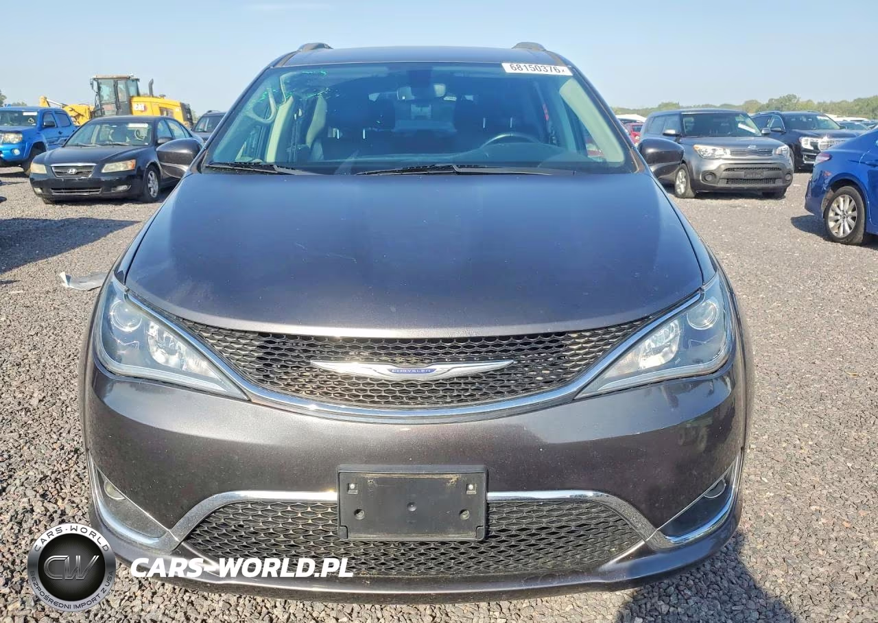 2020 Chrysler Pacifica Touring L VIN:2C4RC1BGXLR140050 - 5