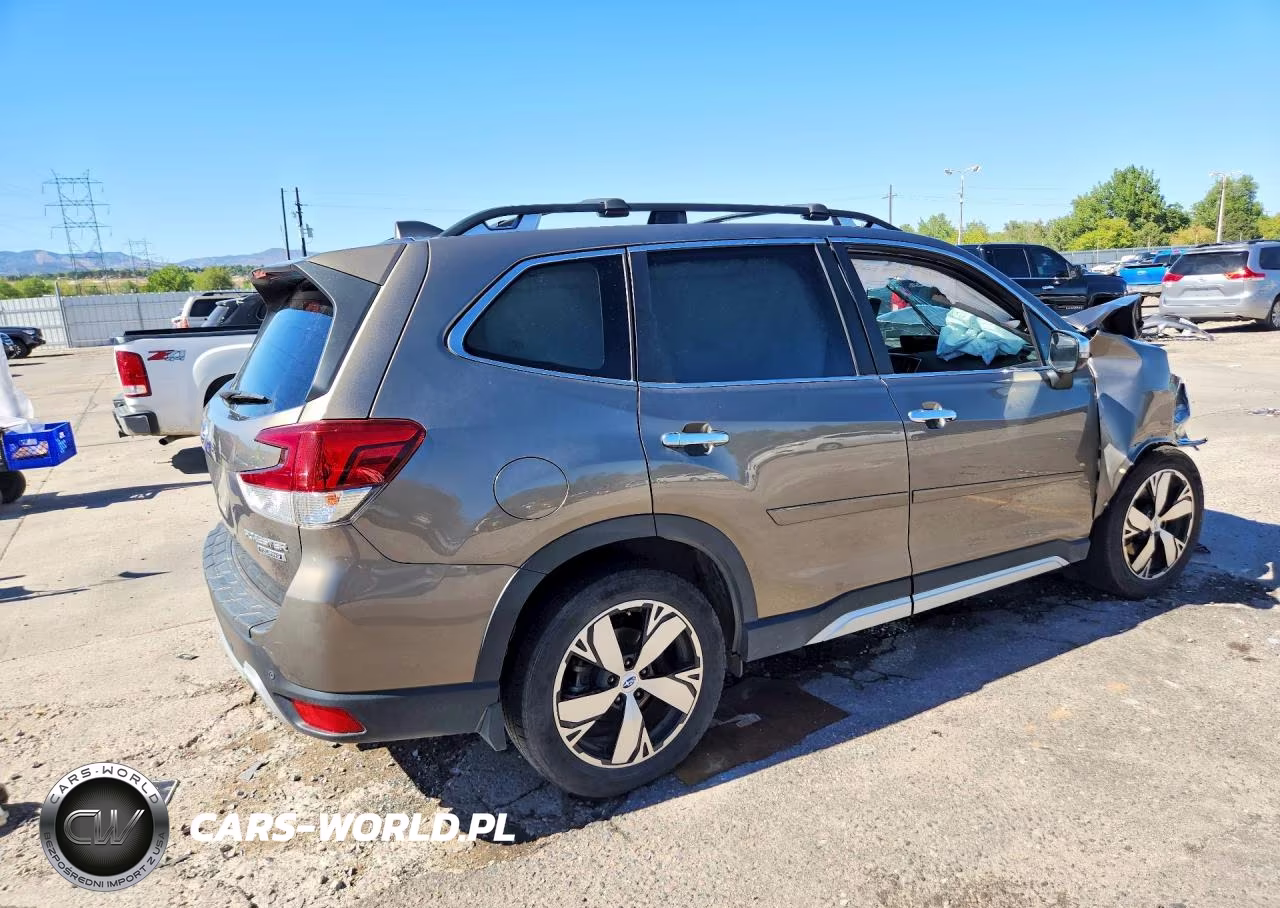 2019 Subaru Forester Touring VIN:JF2SKAWC8KH438264 - 3