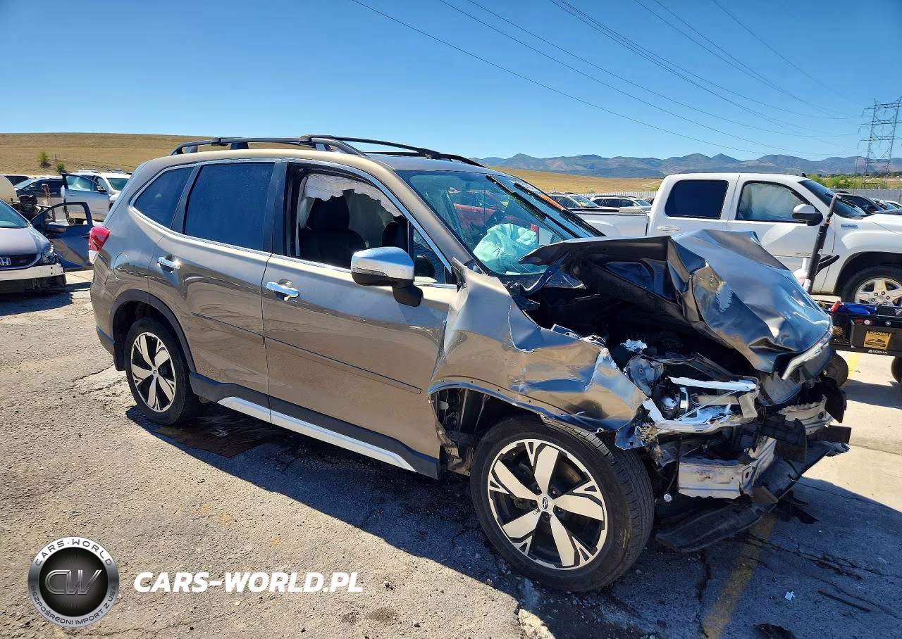 2019 Subaru Forester Touring VIN:JF2SKAWC8KH438264 - 4