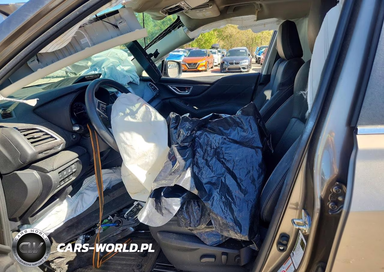 2019 Subaru Forester Touring VIN:JF2SKAWC8KH438264 - 7