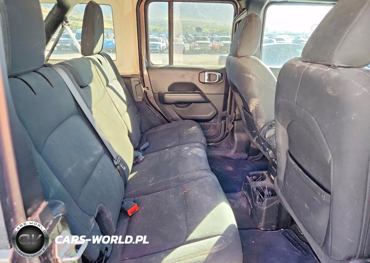 2020 Jeep Wrangler Unlimited Sahara VIN:1C4HJXEN7LW213560 - 10