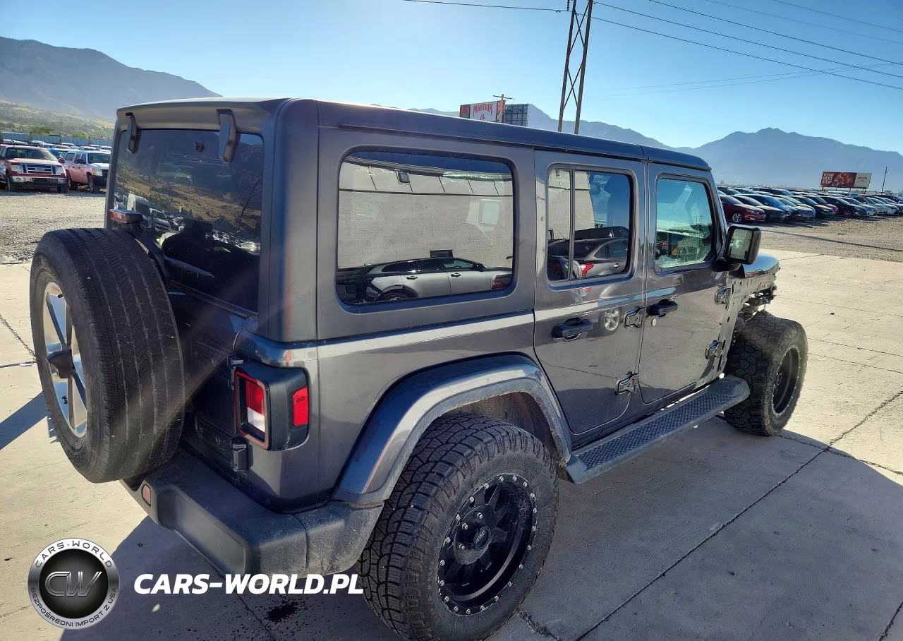 2020 Jeep Wrangler Unlimited Sahara VIN:1C4HJXEN7LW213560 - 3