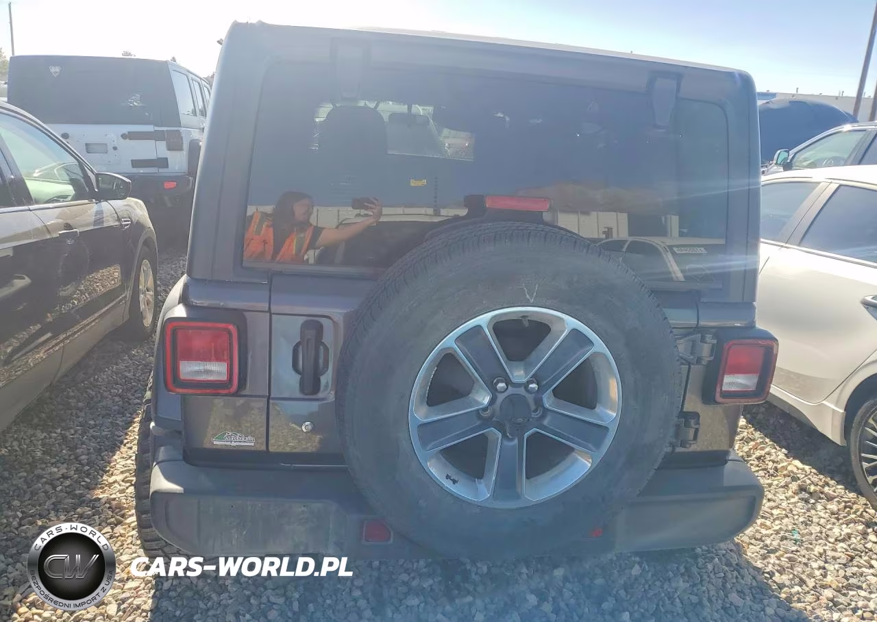 2020 Jeep Wrangler Unlimited Sahara VIN:1C4HJXEN7LW213560 - 6
