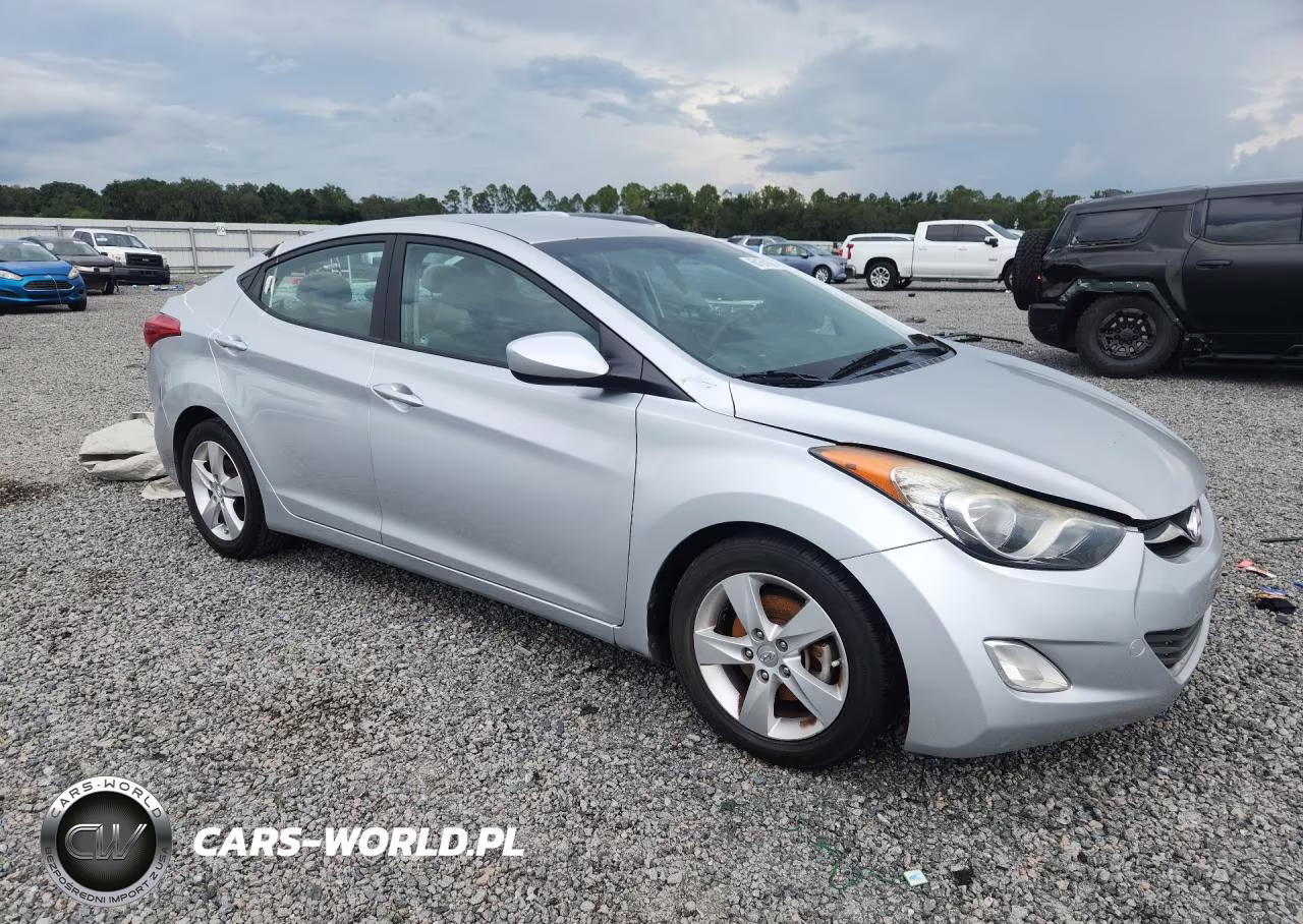 2013 Hyundai Elantra Gls VIN:5NPDH4AE1DH309576 - 4