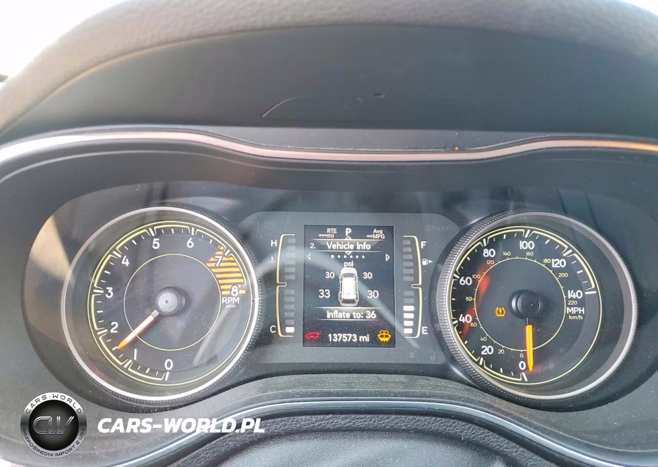 2019 Jeep Cherokee Latitude Plus VIN:1C4PJMLX6KD253721 - 9