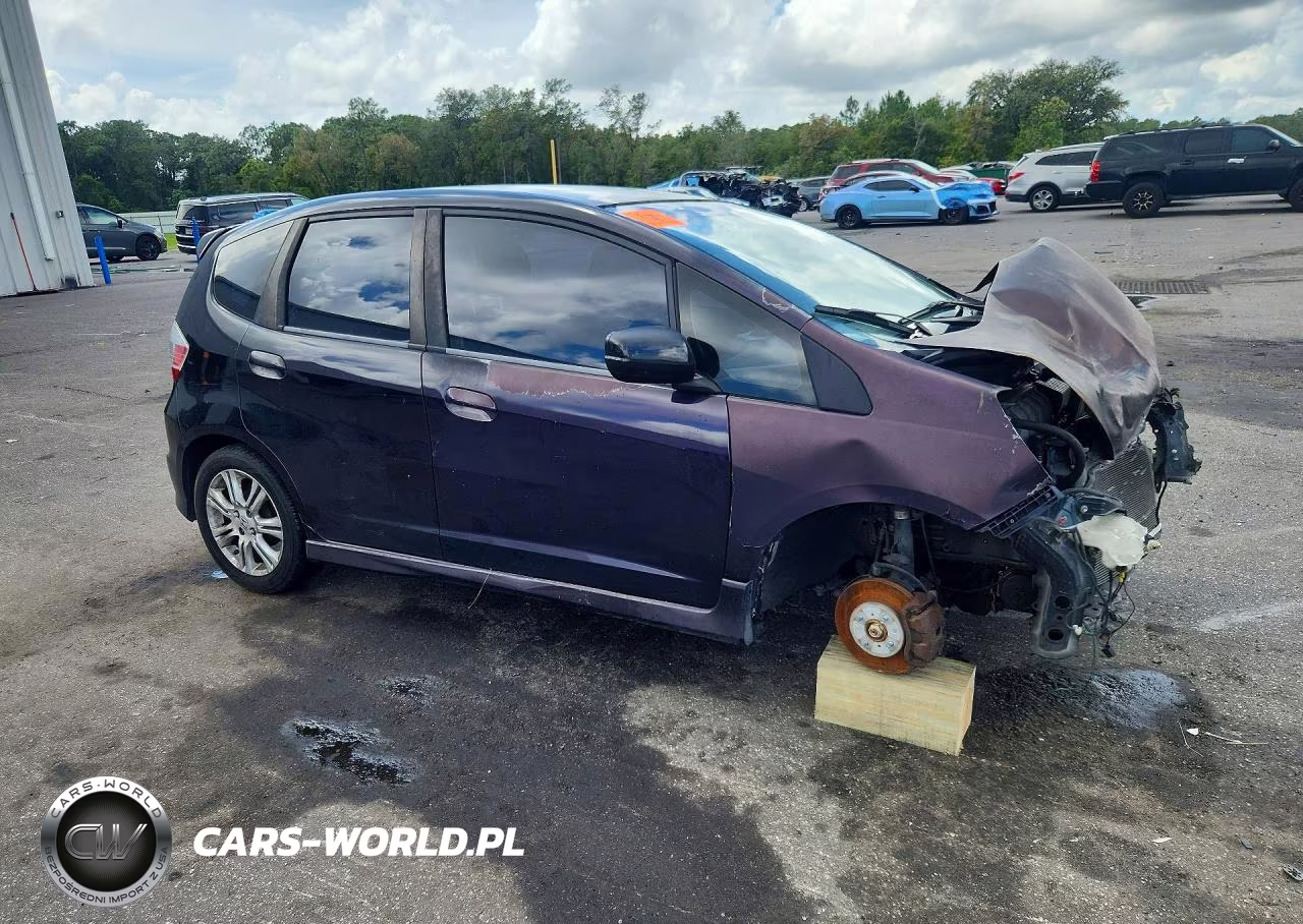 2013 Honda Fit Sport VIN:JHMGE8H6XDC075024 - 4