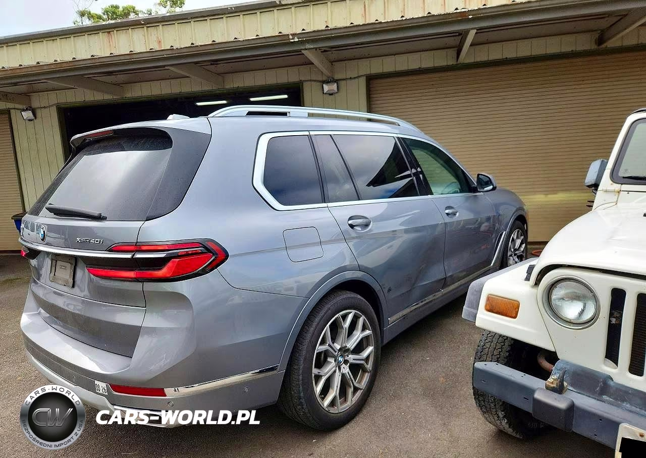 2025 BMW X7 xDrive40I VIN:5UX23EM08S9X26256 - 3