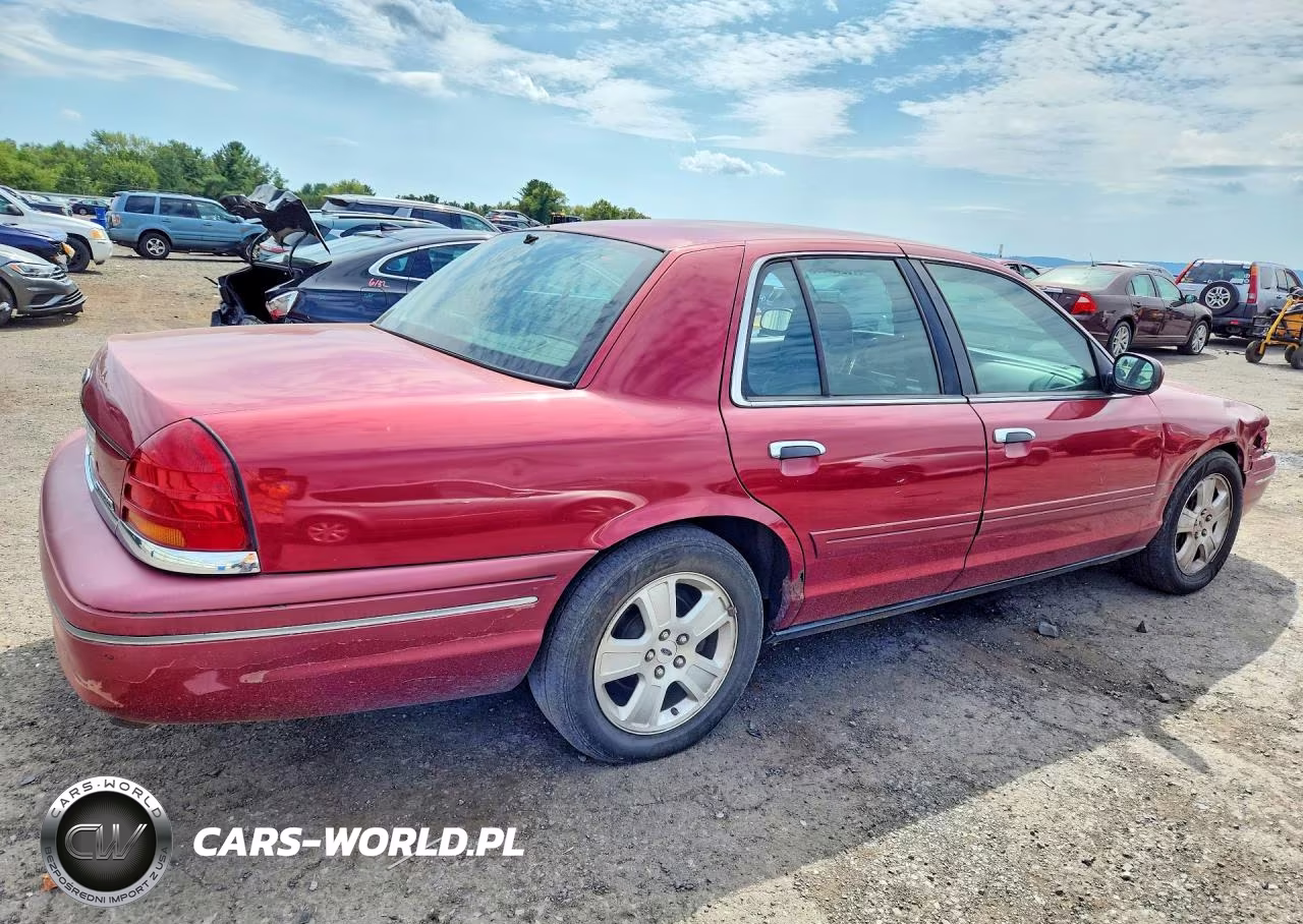 2003 Ford Crown Victoria VIN:2FAFP73W73X153887 - 3