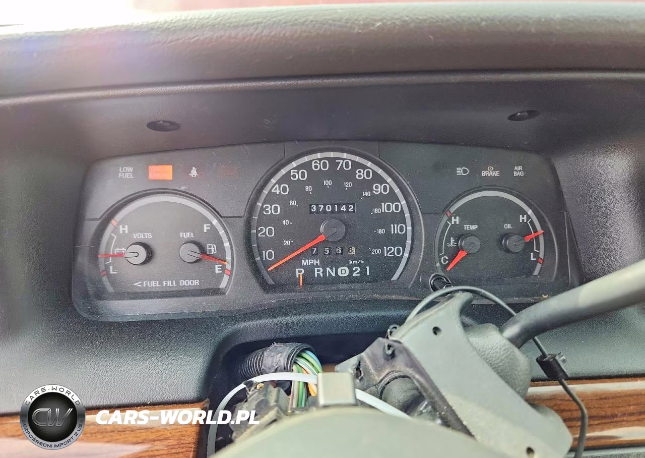 2003 Ford Crown Victoria VIN:2FAFP73W73X153887 - 9