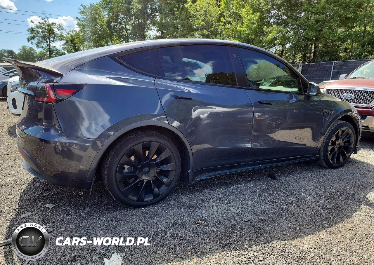 2021 Tesla Model Y VIN:5YJYGDED9MF134434 - 3