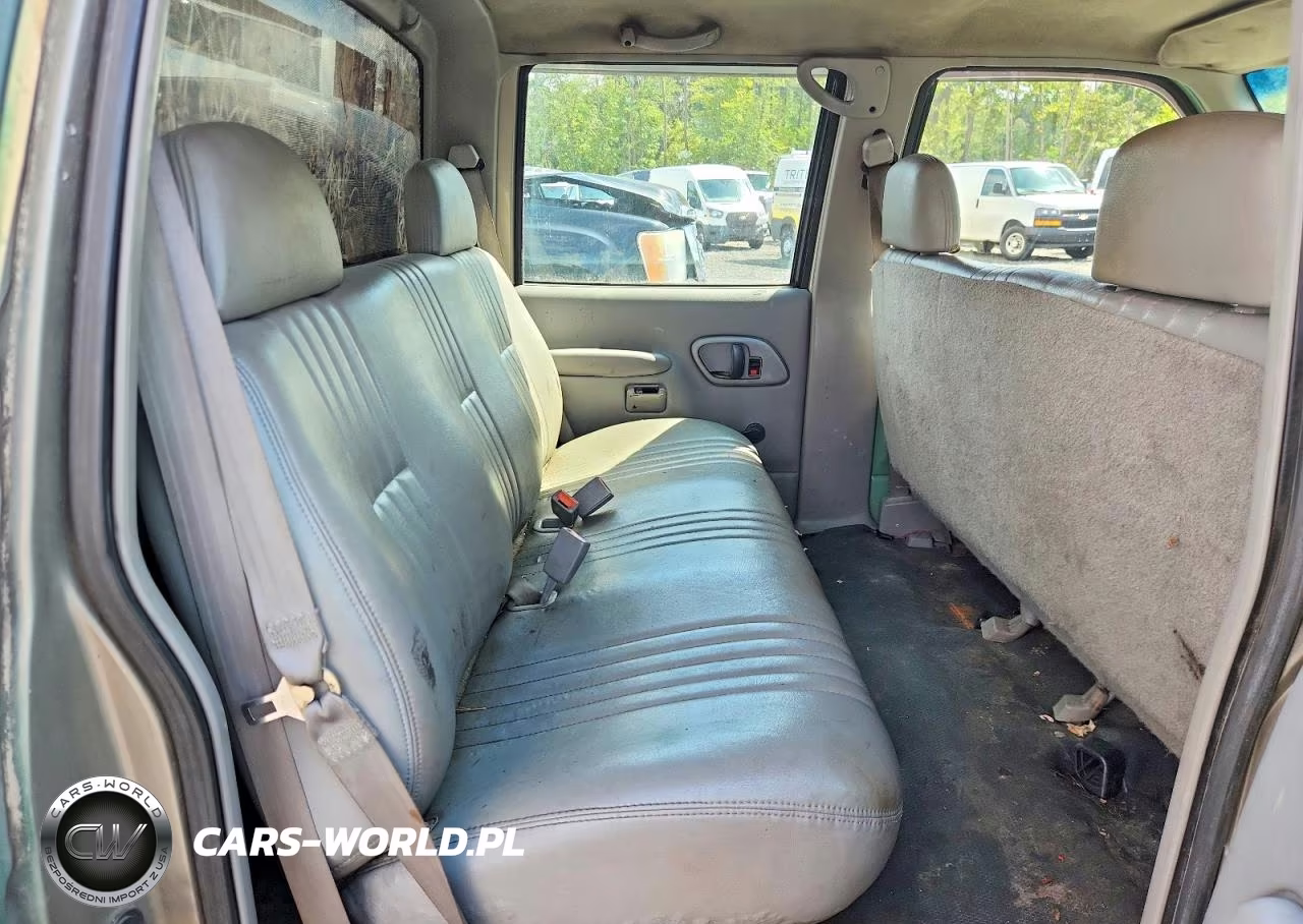1999 Chevrolet Gmt-400 C3500 VIN:1GCHC33J0XF082481 - 11