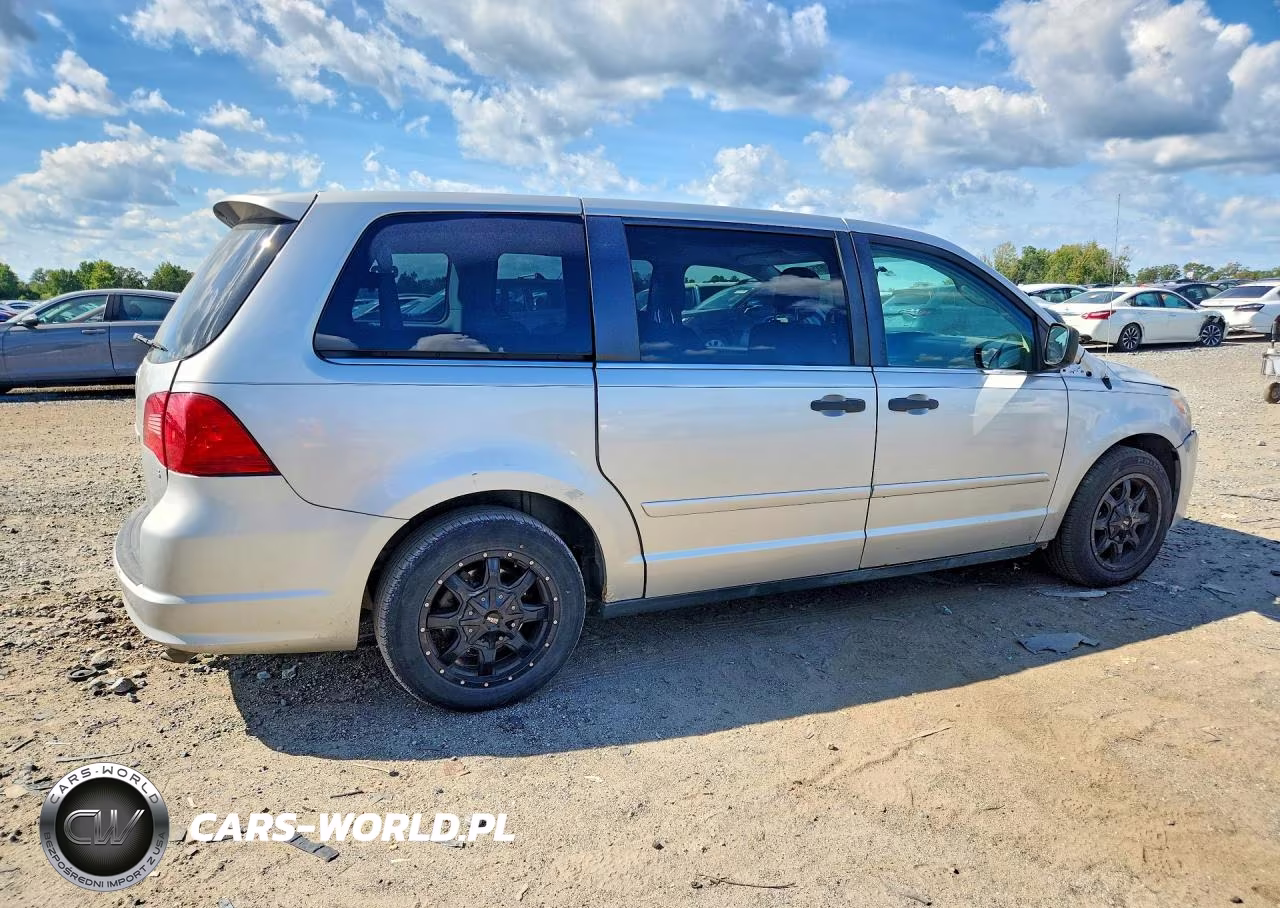 2011 Volkswagen Routan S VIN:2V4RW4DG8BR642338 - 3