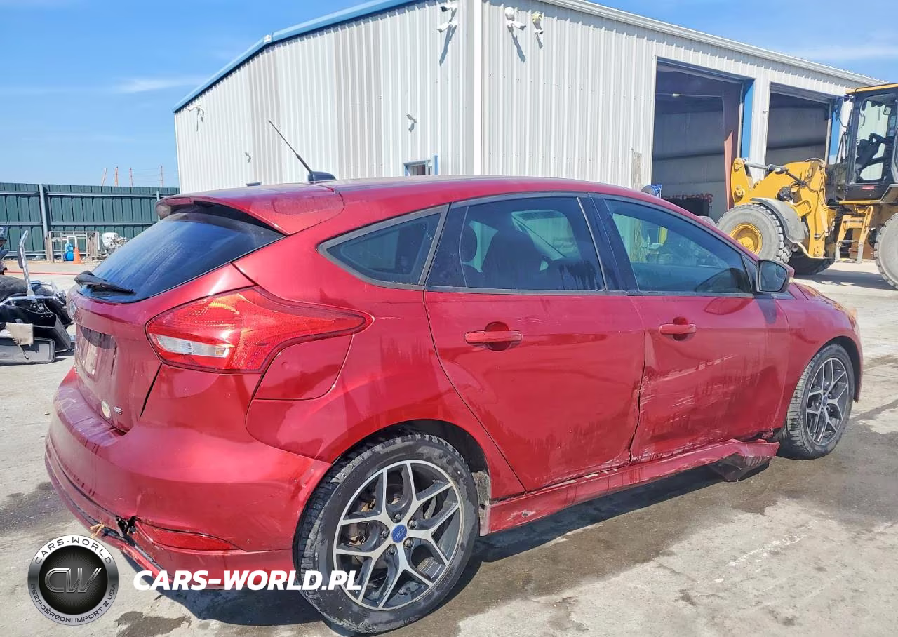 2015 Ford Focus Se VIN:1FADP3K28FL281474 - 3
