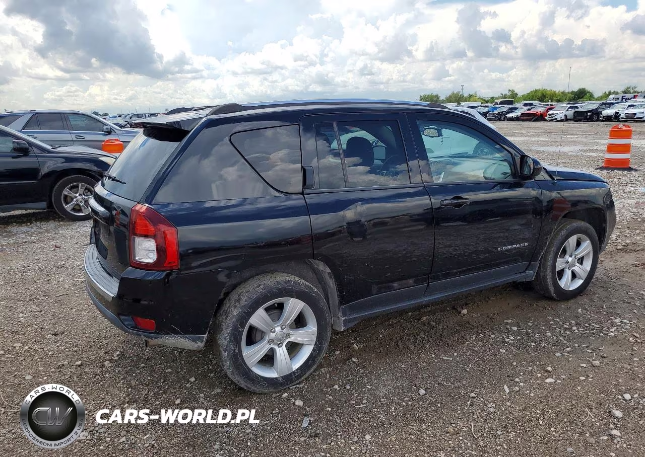 2015 Jeep Compass Latitude VIN:1C4NJCEA8FD164846 - 3