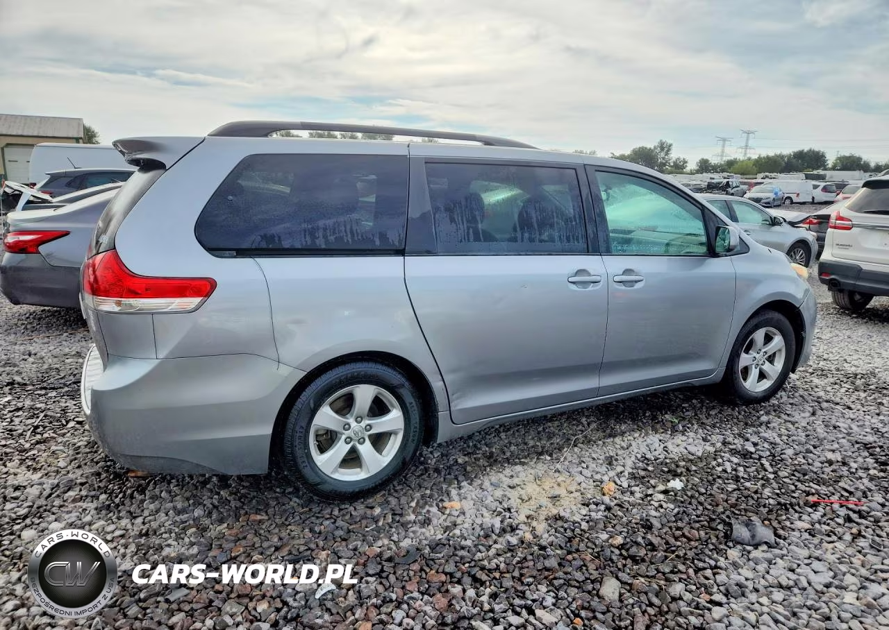 2011 Toyota Sienna VIN:5TDKK3DC2BS111481 - 3
