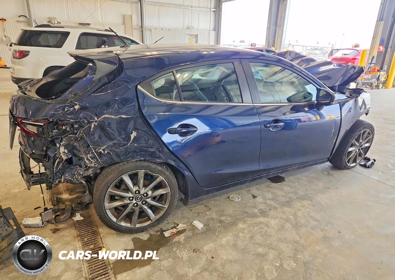 2018 Mazda 3 Touring VIN:3MZBN1L31JM274079 - 3
