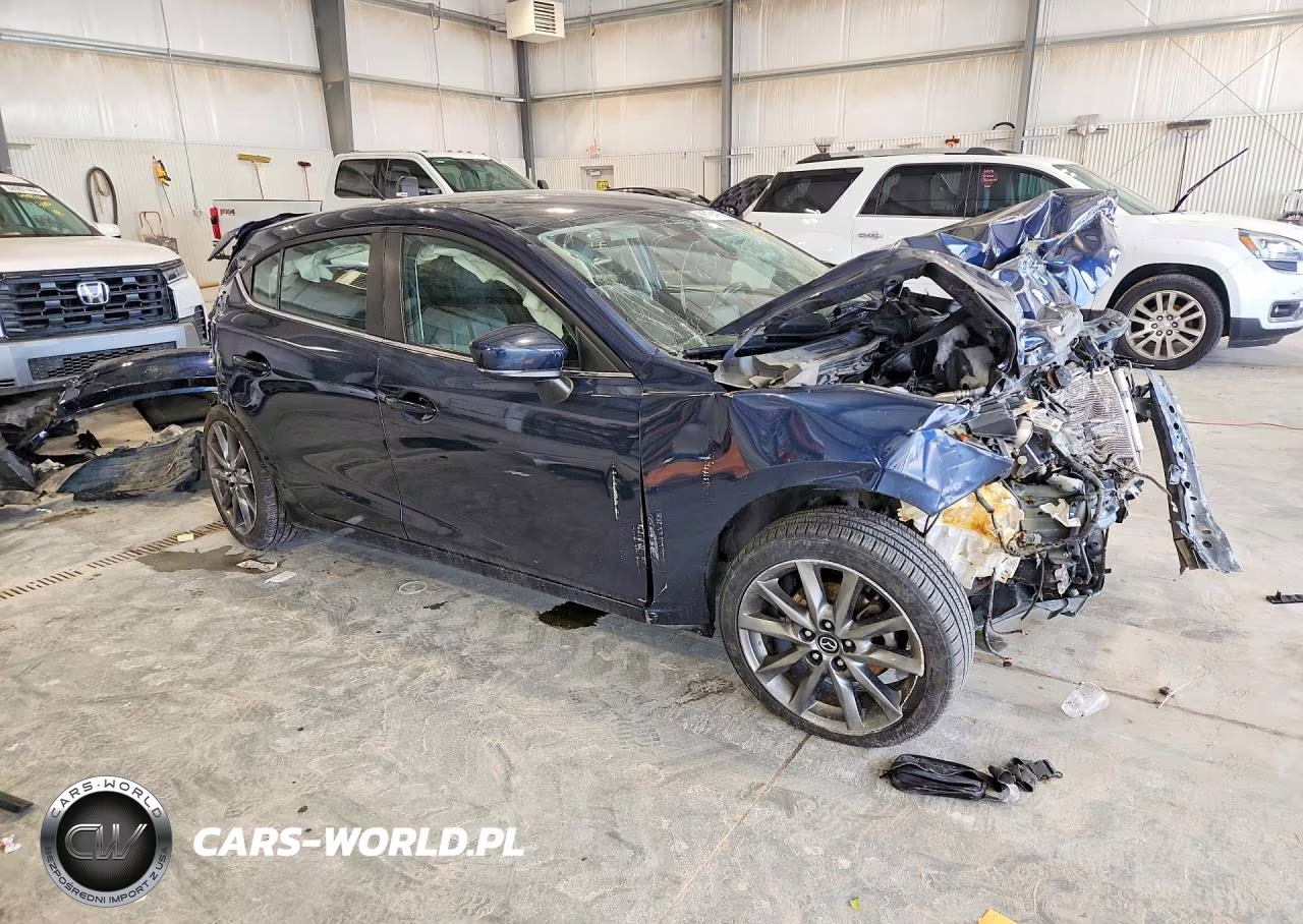 2018 Mazda 3 Touring VIN:3MZBN1L31JM274079 - 4