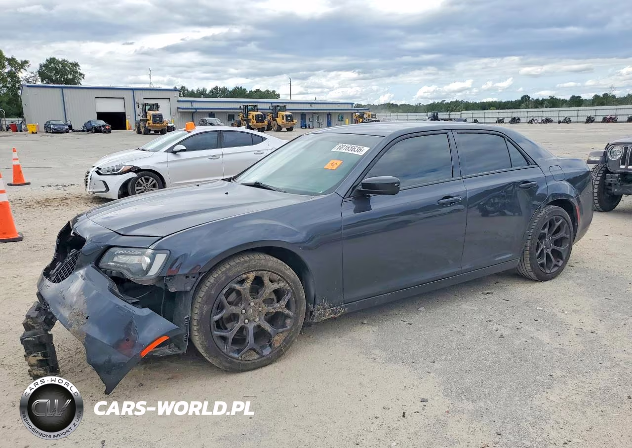 2019 Chrysler 300 Touring – zdjęcie 1 z 12