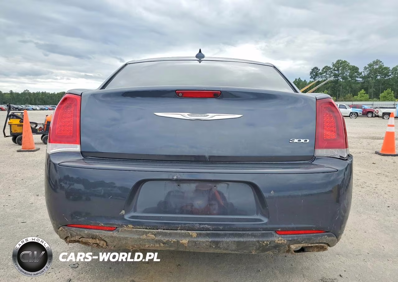 2019 Chrysler 300 Touring VIN:2C3CCAAG5KH565157 - 6