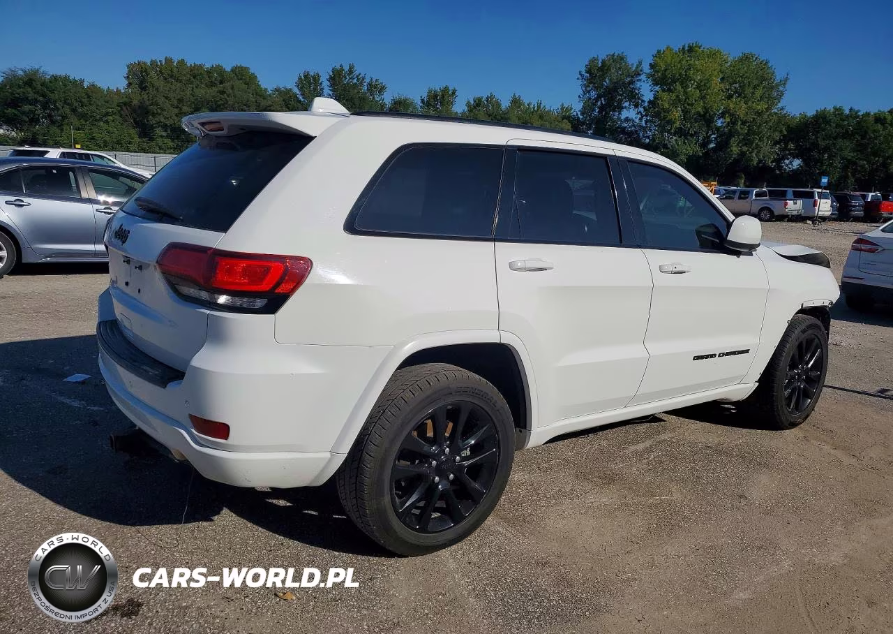 2019 Jeep Grand Cherokee Laredo VIN:1C4RJFAG5KC545924 - 3