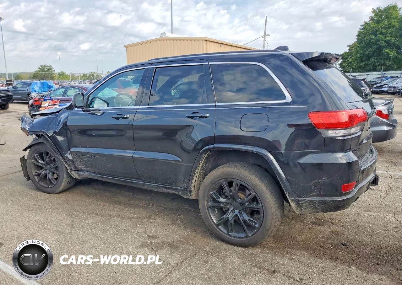 2015 Jeep Grand Cherokee Laredo VIN:1C4RJFAG0FC747074 - 2