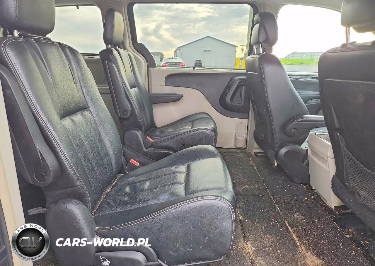 2015 Chrysler Town & Country Touring L VIN:2C4RC1CG7FR743461 - 10