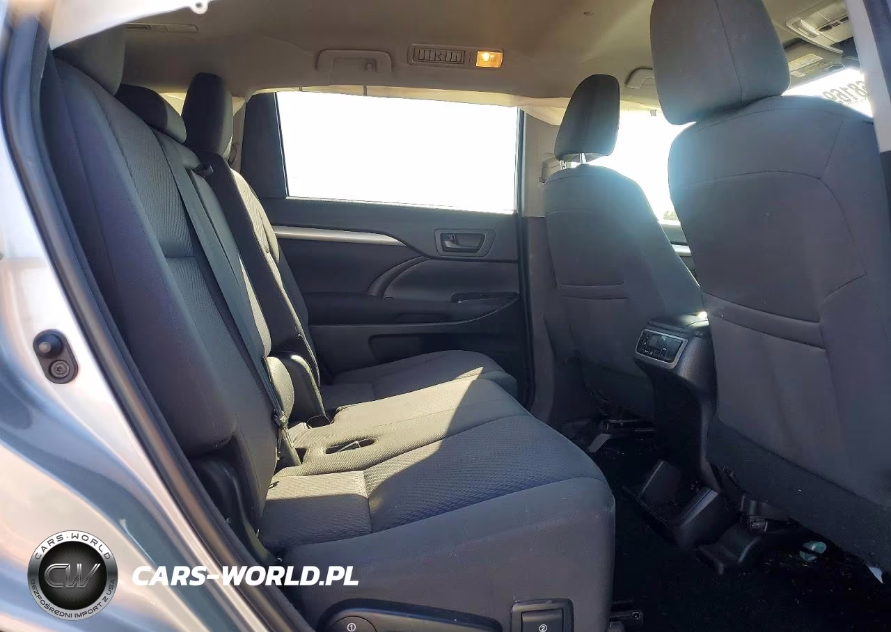 2018 Toyota Highlander Le VIN:5TDZZRFH0JS248021 - 10