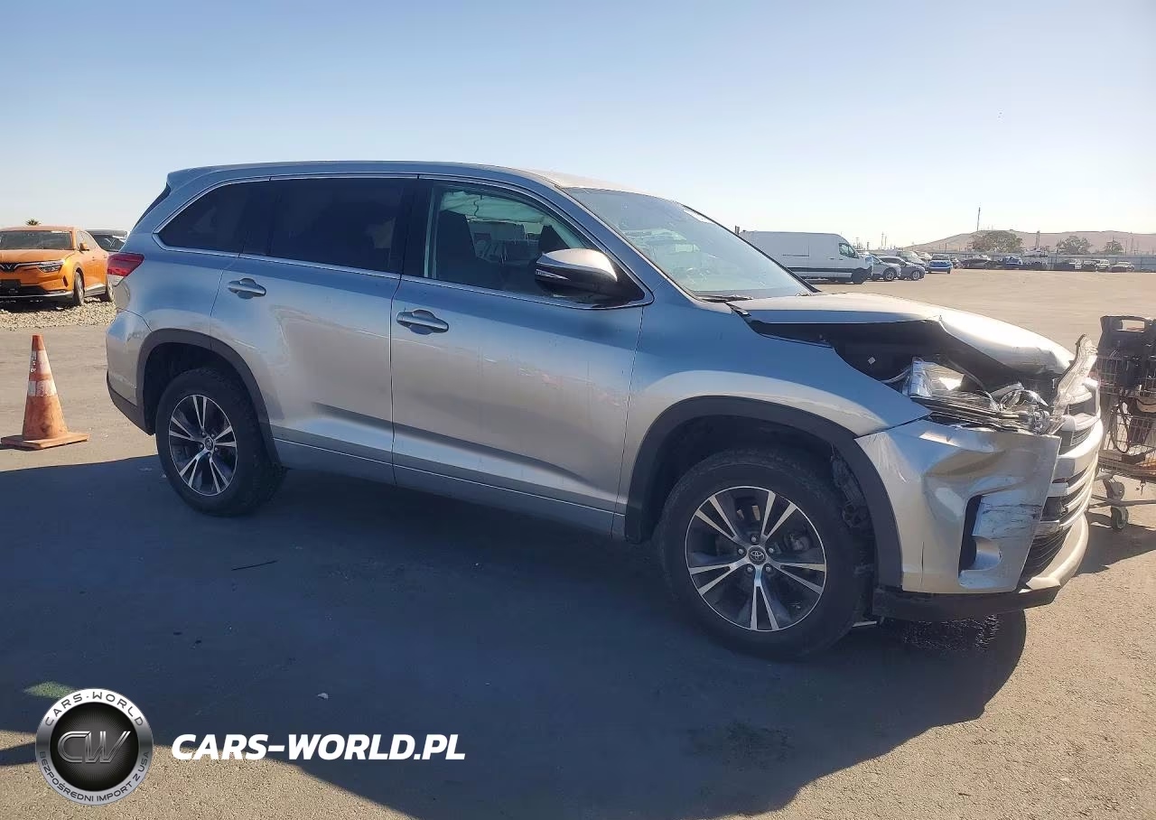 2018 Toyota Highlander Le VIN:5TDZZRFH0JS248021 - 4