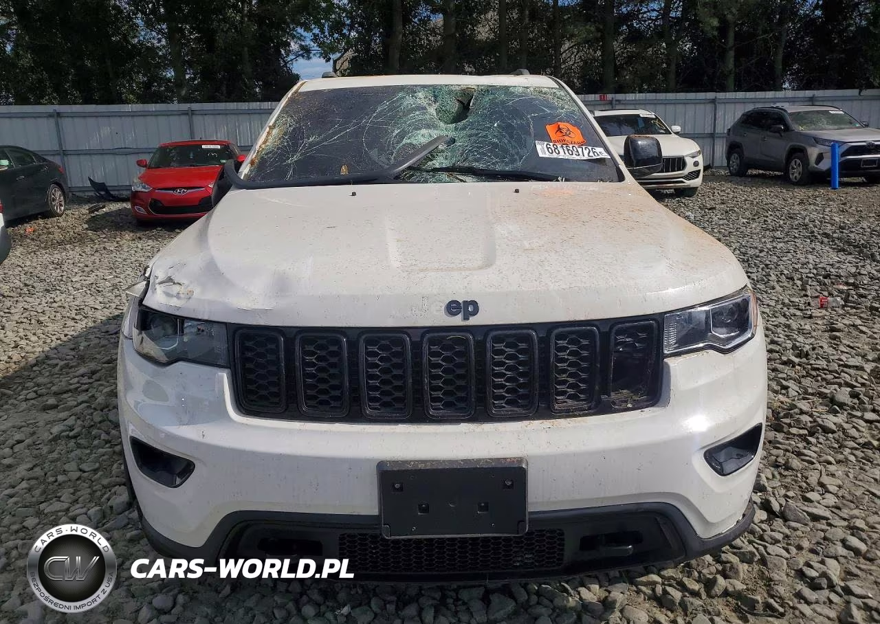 2018 Jeep Grand Cherokee Laredo VIN:1C4RJFAG5JC449645 - 5