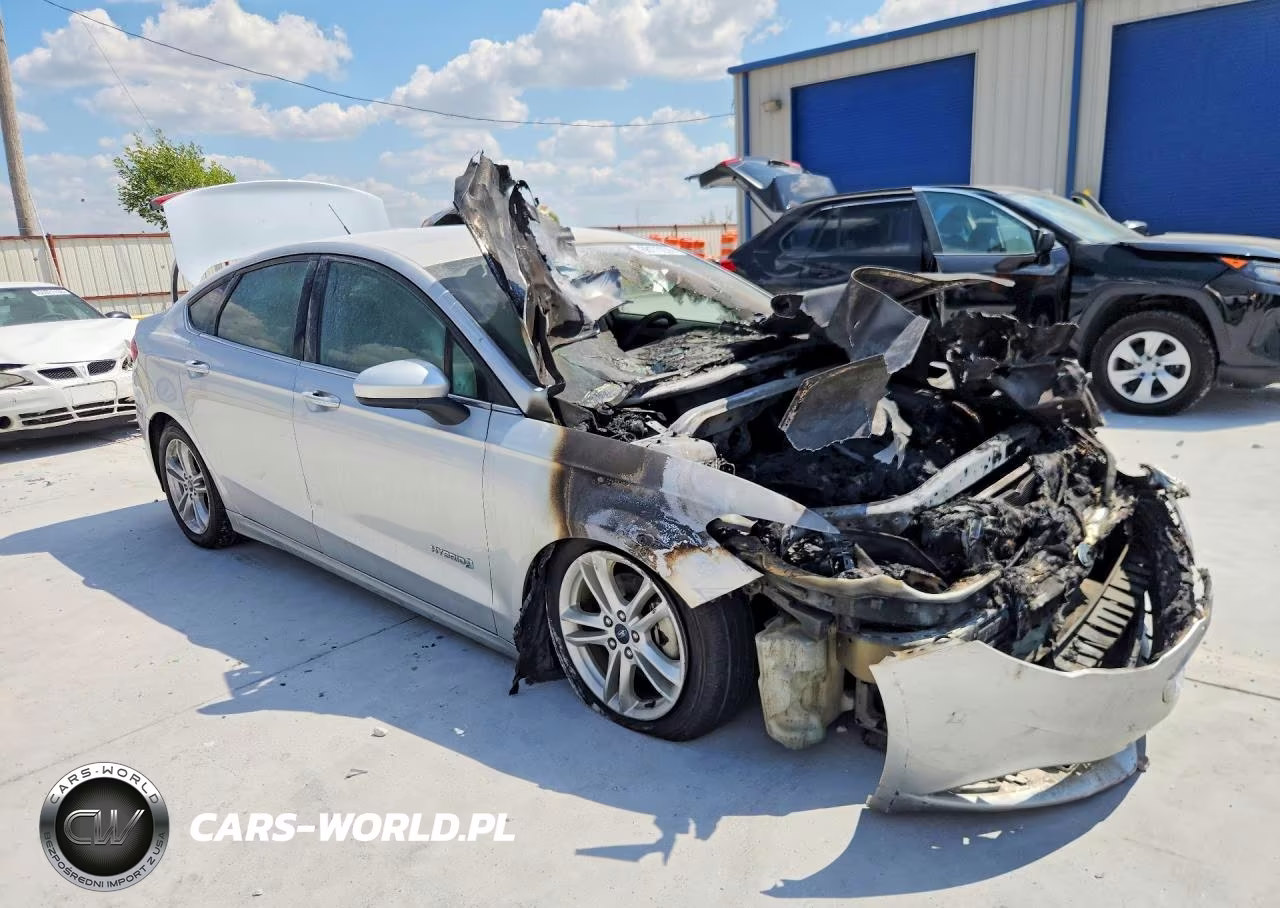 2018 Ford Fusion S Hybrid VIN:3FA6P0UU5JR254569 - 4