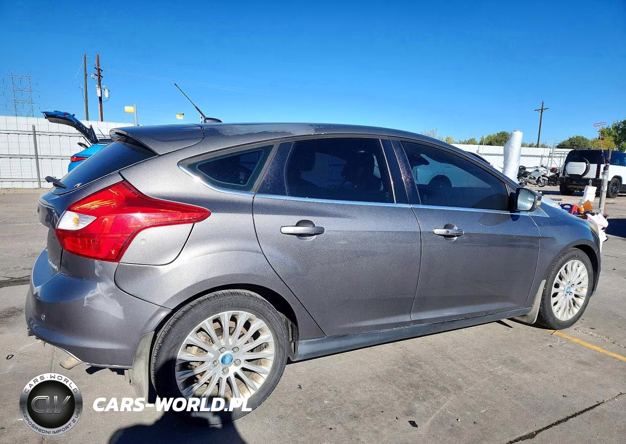 2012 Ford Focus Titanium VIN:1FAHP3N27CL314943 - 3