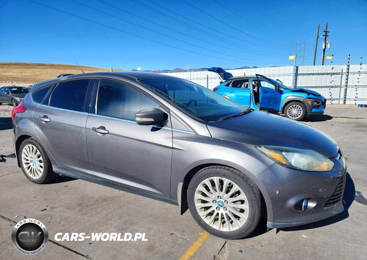 2012 Ford Focus Titanium VIN:1FAHP3N27CL314943 - 4