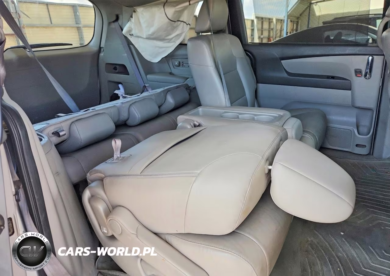 2016 Honda Odyssey Touring VIN:5FNRL5H91GB048813 - 11