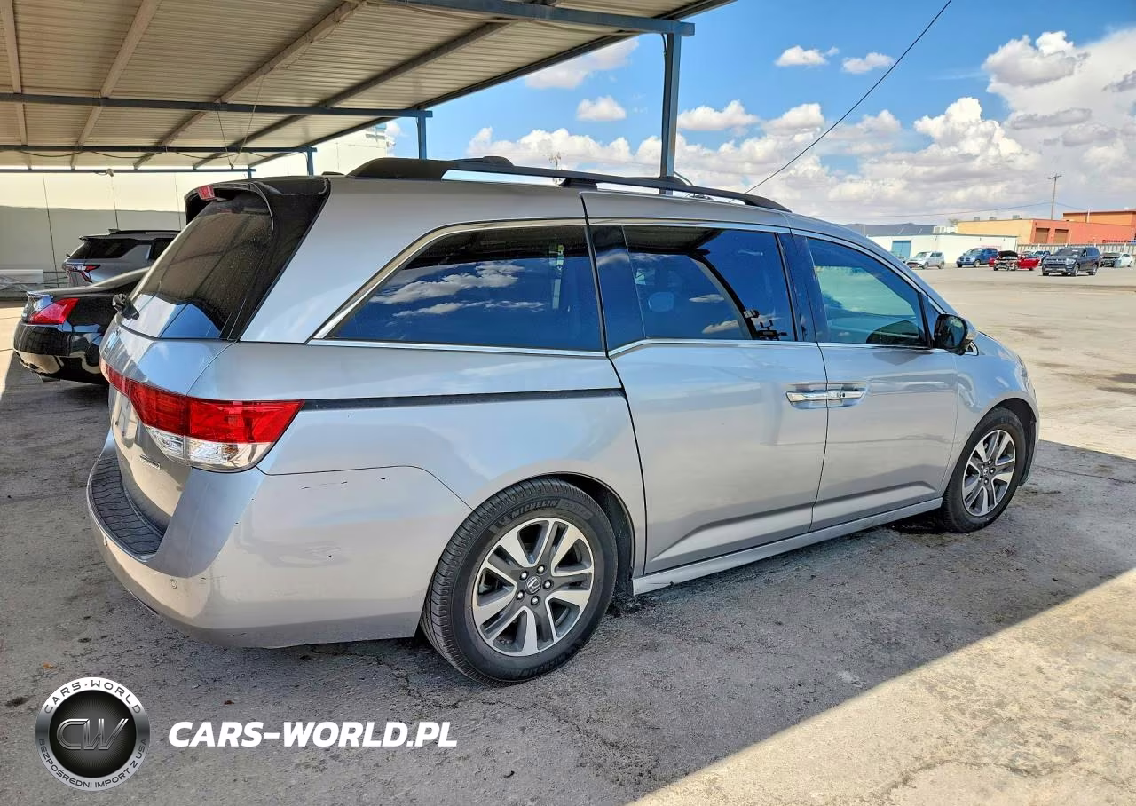 2016 Honda Odyssey Touring VIN:5FNRL5H91GB048813 - 3