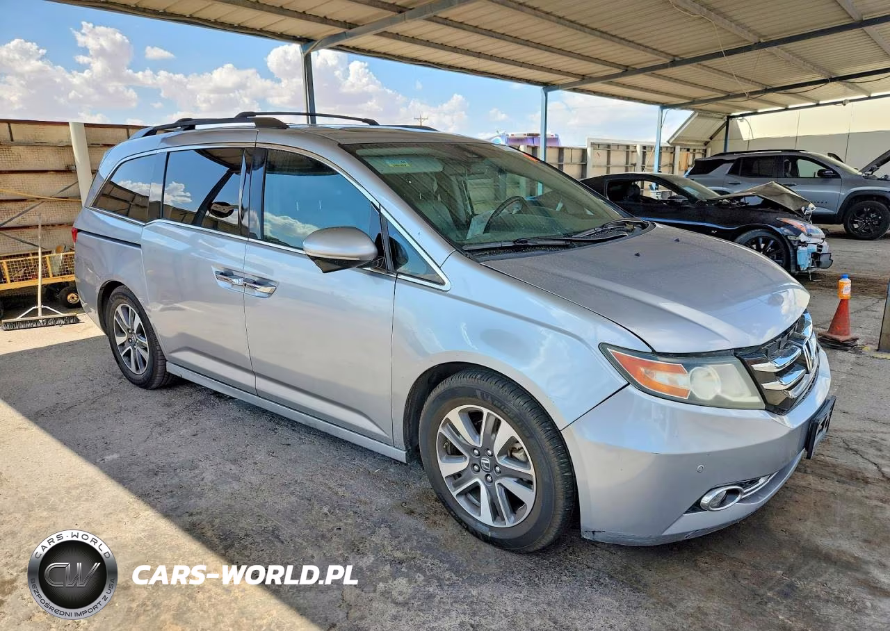 2016 Honda Odyssey Touring VIN:5FNRL5H91GB048813 - 4
