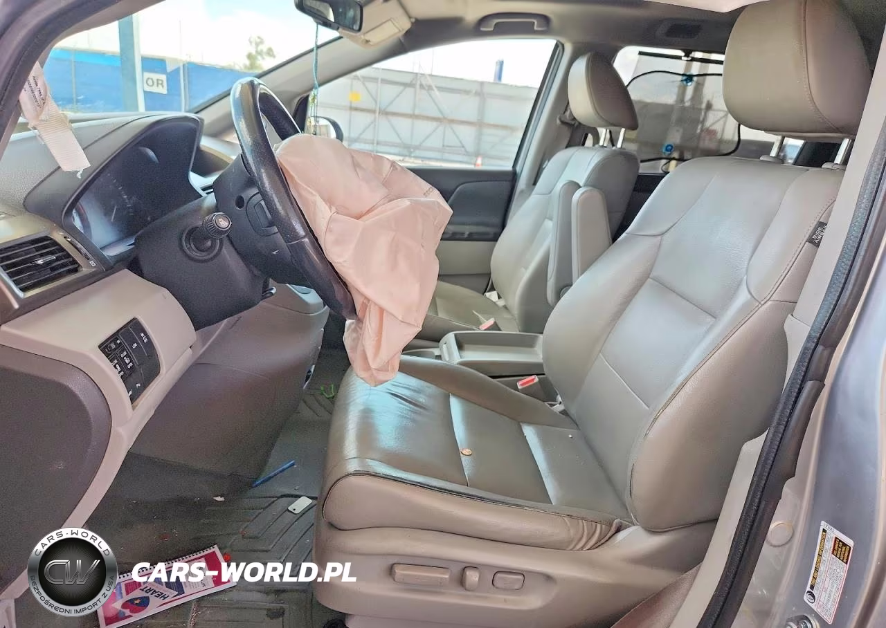 2016 Honda Odyssey Touring VIN:5FNRL5H91GB048813 - 7