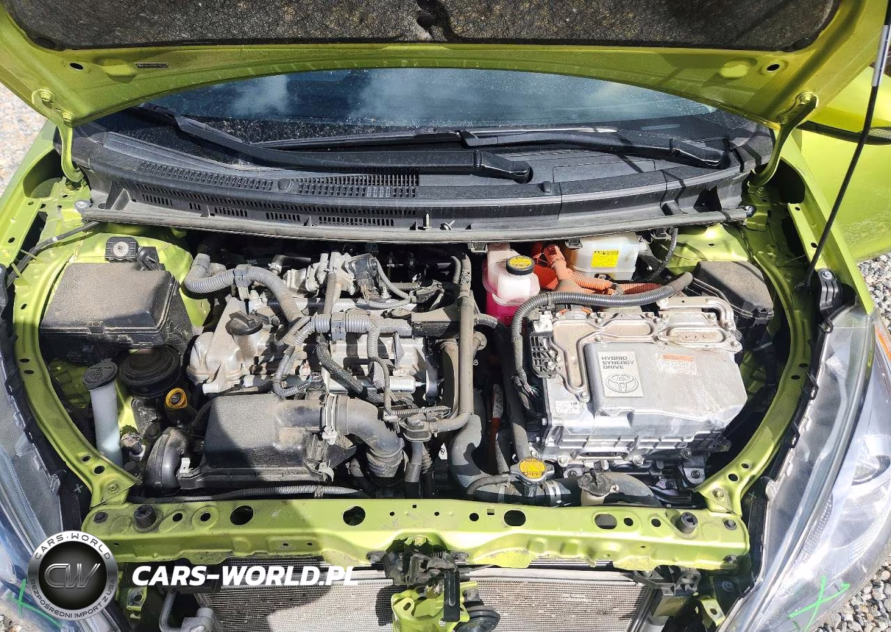 2015 Toyota Prius C Two VIN:JTDKDTB36F1096192 - 11
