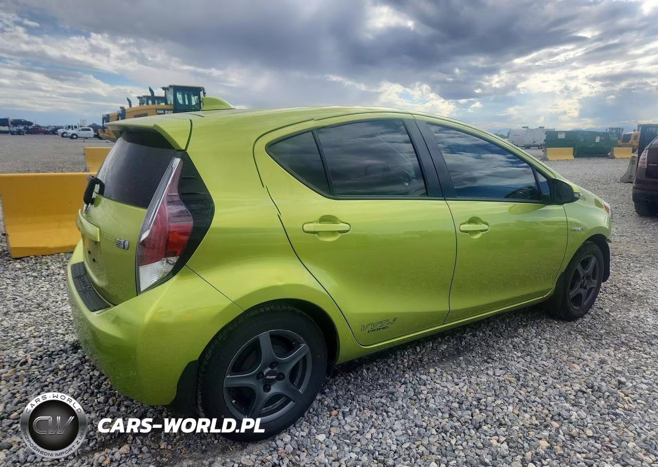 2015 Toyota Prius C Two VIN:JTDKDTB36F1096192 - 3