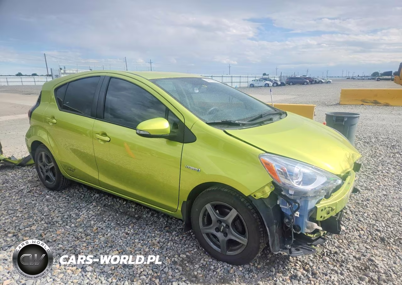 2015 Toyota Prius C Two VIN:JTDKDTB36F1096192 - 4