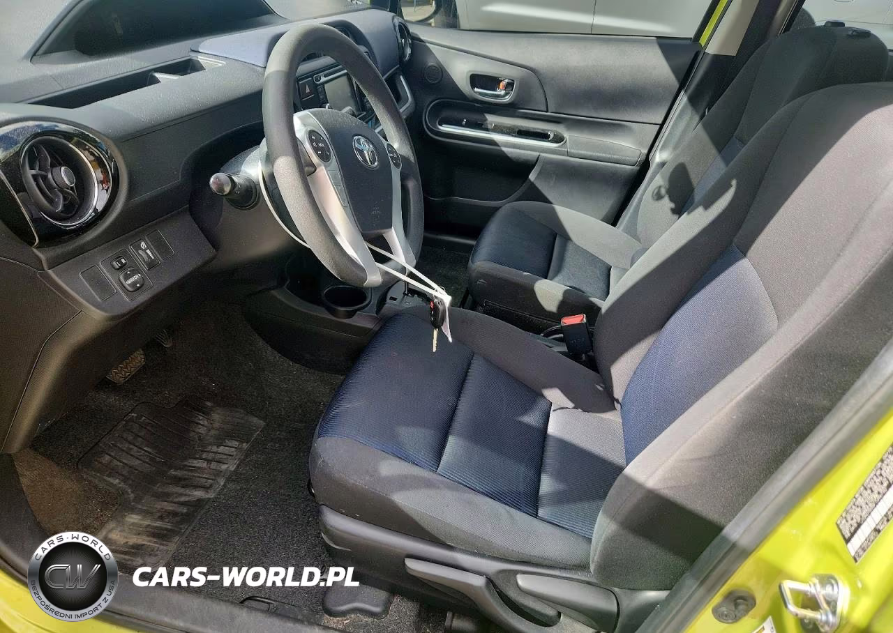 2015 Toyota Prius C Two VIN:JTDKDTB36F1096192 - 7