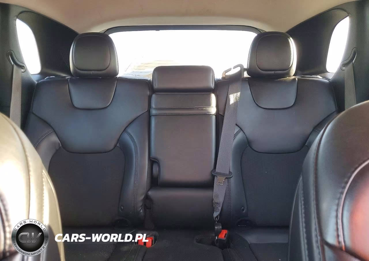 2019 Jeep Cherokee Latitude Plus VIN:1C4PJMLB4KD402177 - 10