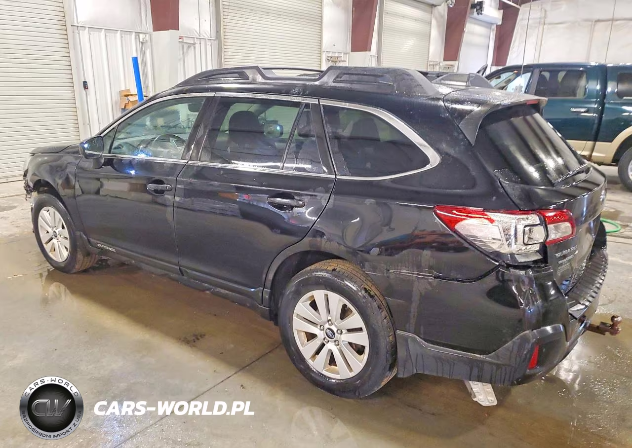 2018 Subaru Outback 2.5I Premium VIN:4S4BSACC5J3352985 - 2