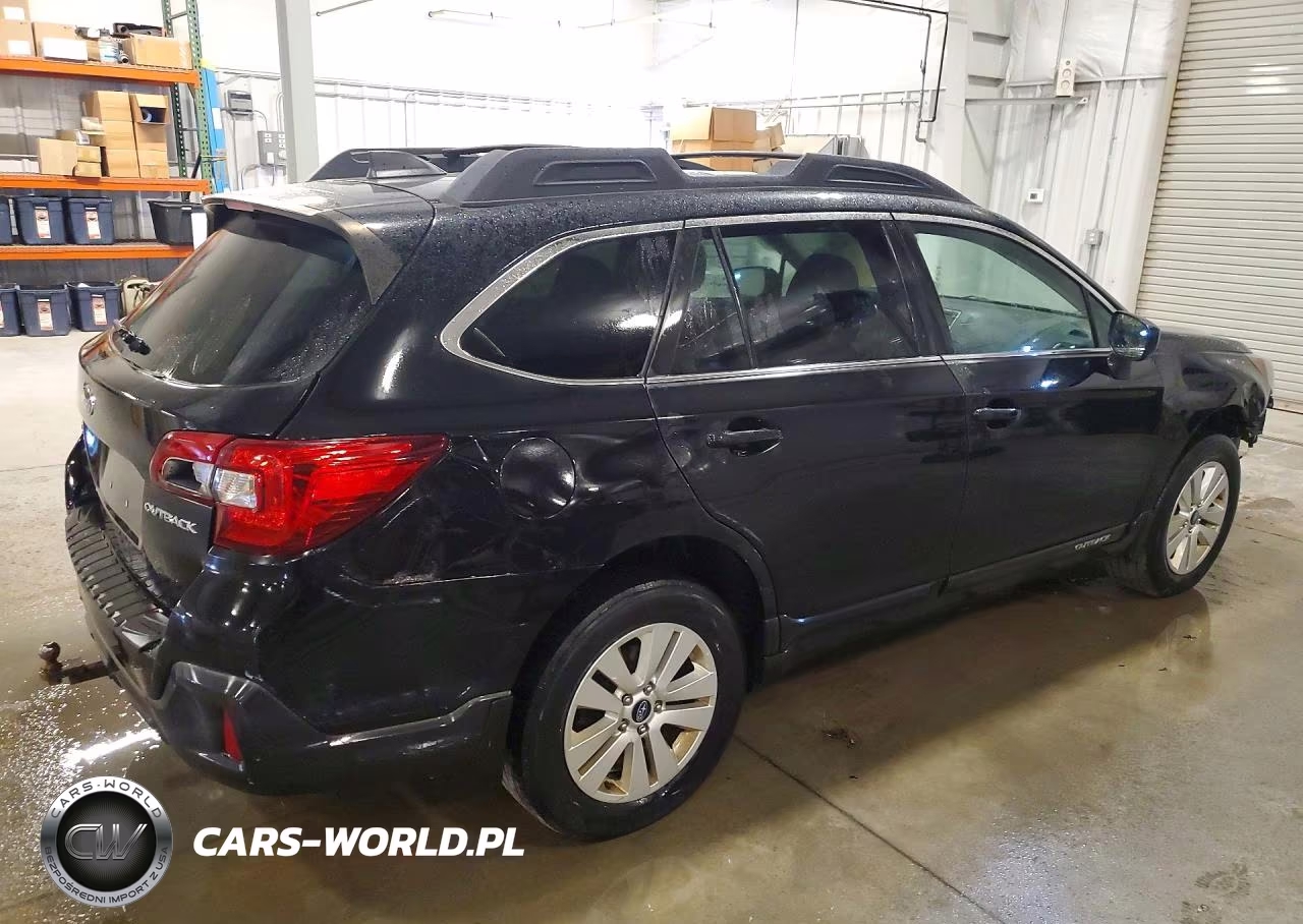 2018 Subaru Outback 2.5I Premium VIN:4S4BSACC5J3352985 - 3