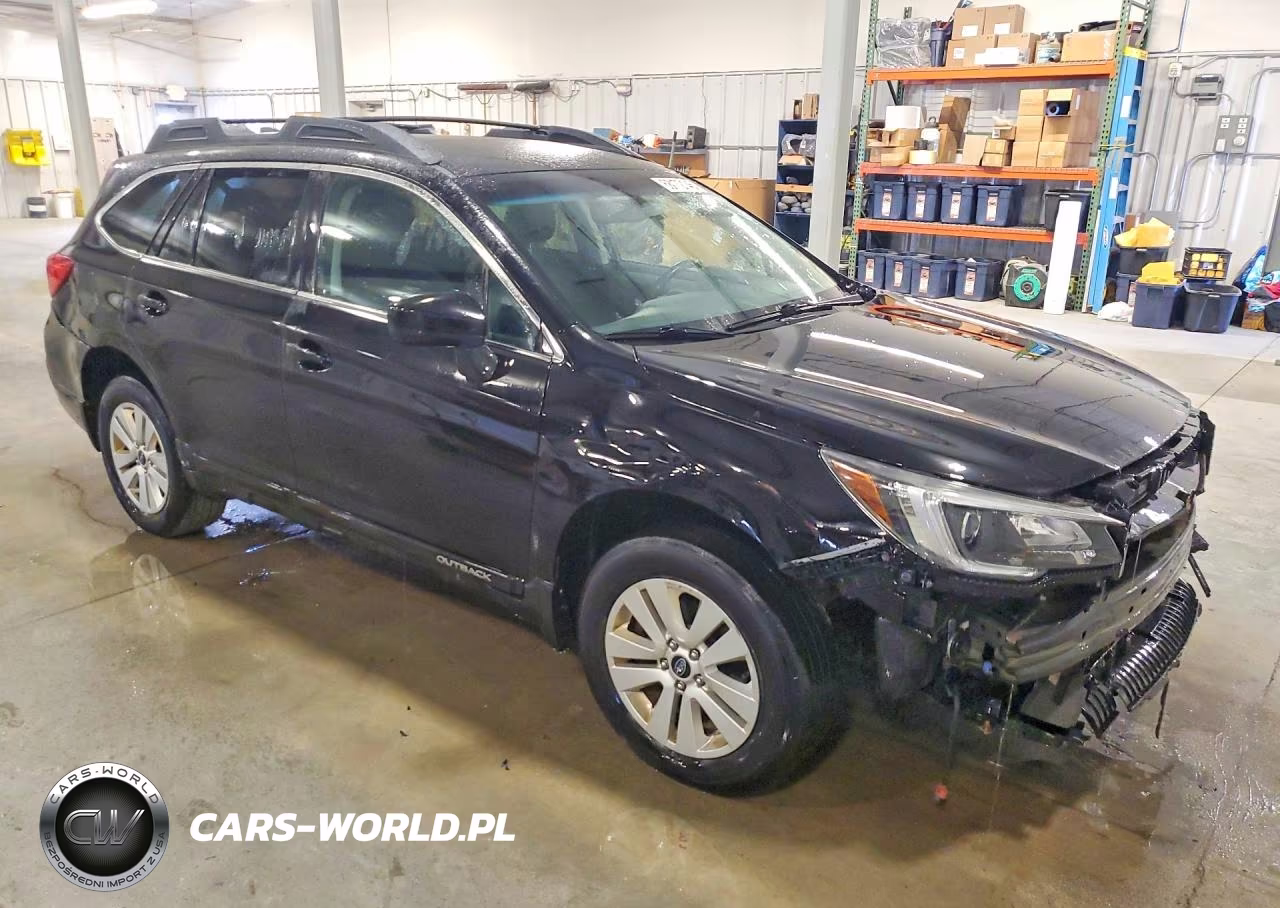2018 Subaru Outback 2.5I Premium VIN:4S4BSACC5J3352985 - 4