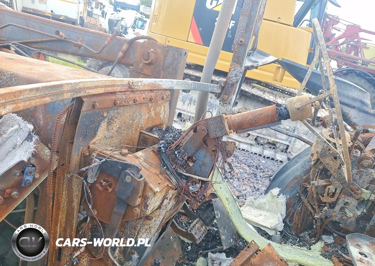 1997 John Deer Industrial Equipment VIN:L06400V128607 - 8