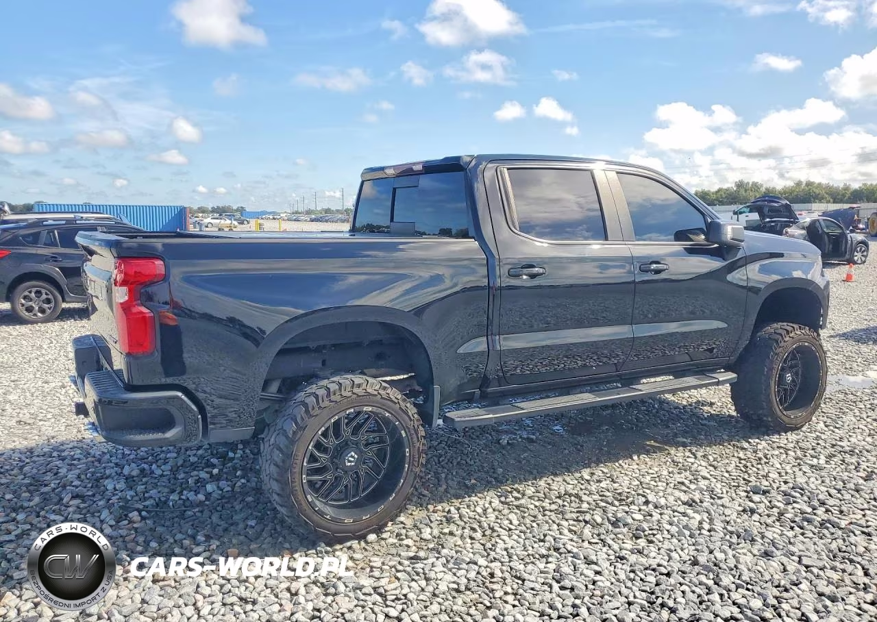 2020 Chevrolet Silverado VIN:1GCUYEEL1LZ370934 - 3